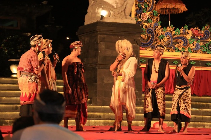 Nilai Komunal untuk Teater rakyat